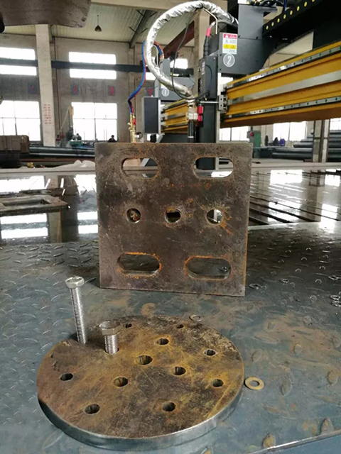 路灯出产厂家用WilliamHill威廉希尔数控等离子切割机现场切割的工件