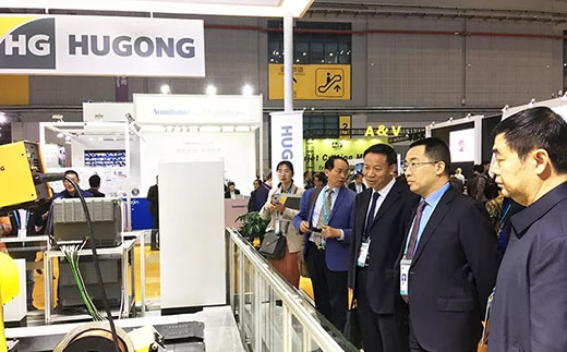 河南省鹤壁市市长光临WilliamHill威廉希尔意大利CEA展位